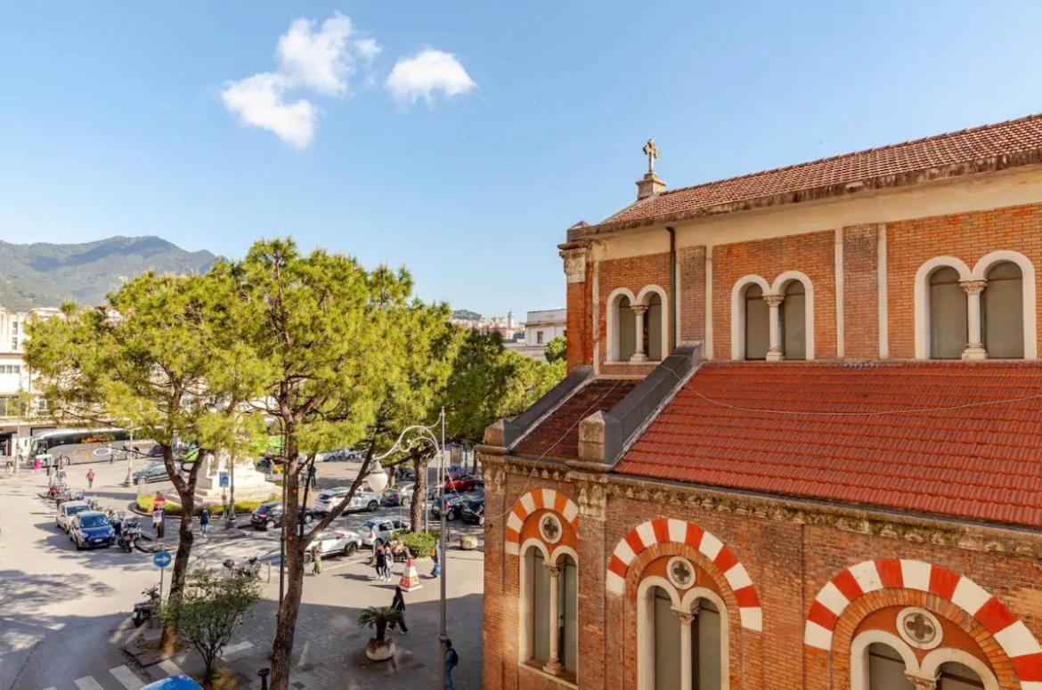 B&B Un Passo Dal Treno Piazza Vittorio Veneto 36-Salerno Station Exterior foto